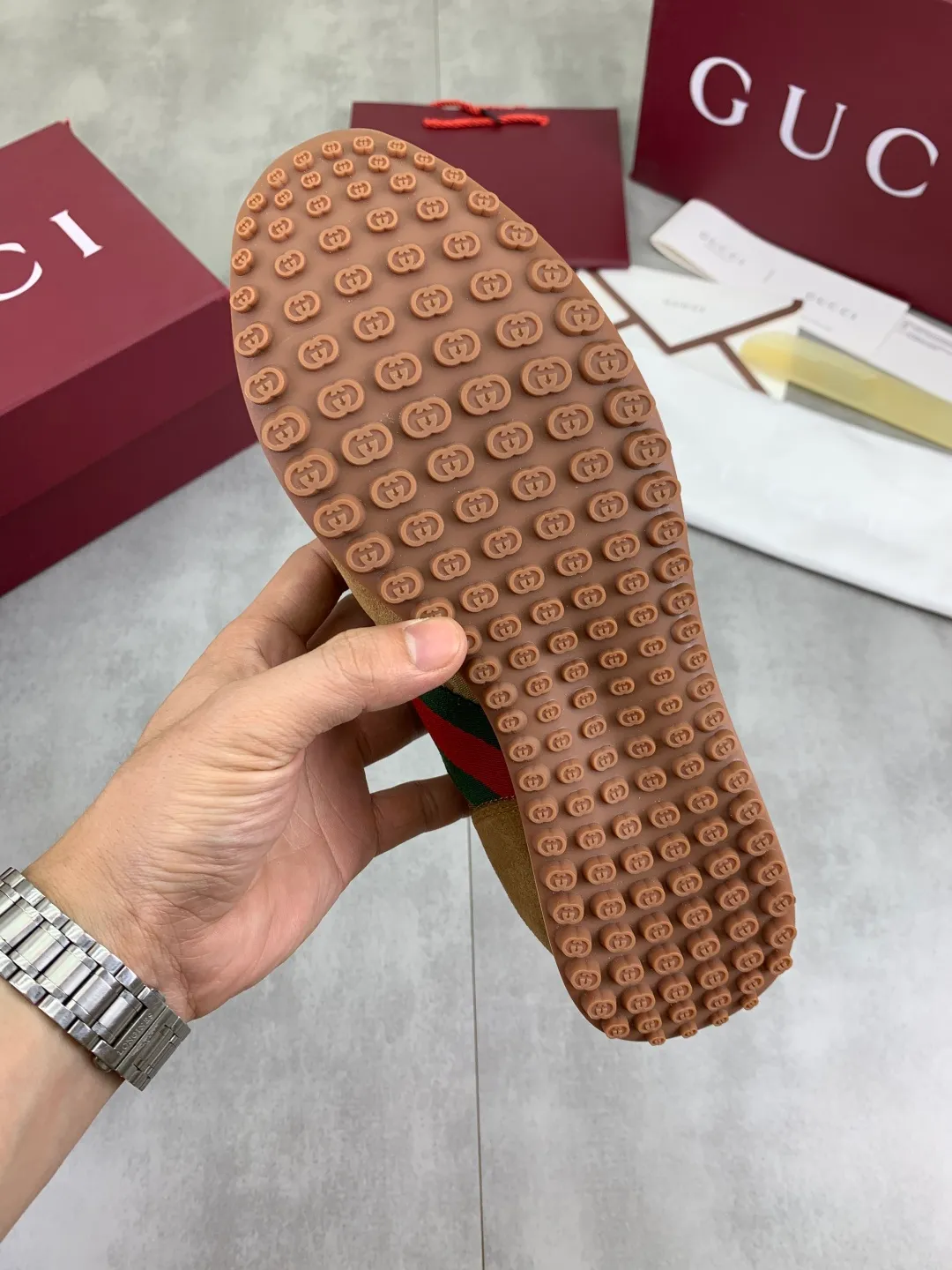 Men's shoes 💰P640 New Gucci Gucci Top version Latest catwalk style Re-Motion series Thick-soled casual sports shoes Original purchase and development ▪️Fabric: Original custom imported first-layer cowhide ▪️Sole: Original molded TPU material ▪️Sole thickness: 3.5CM ▪️Size: Men 39-45 Color: 8️⃣ colors available, boutique packaging